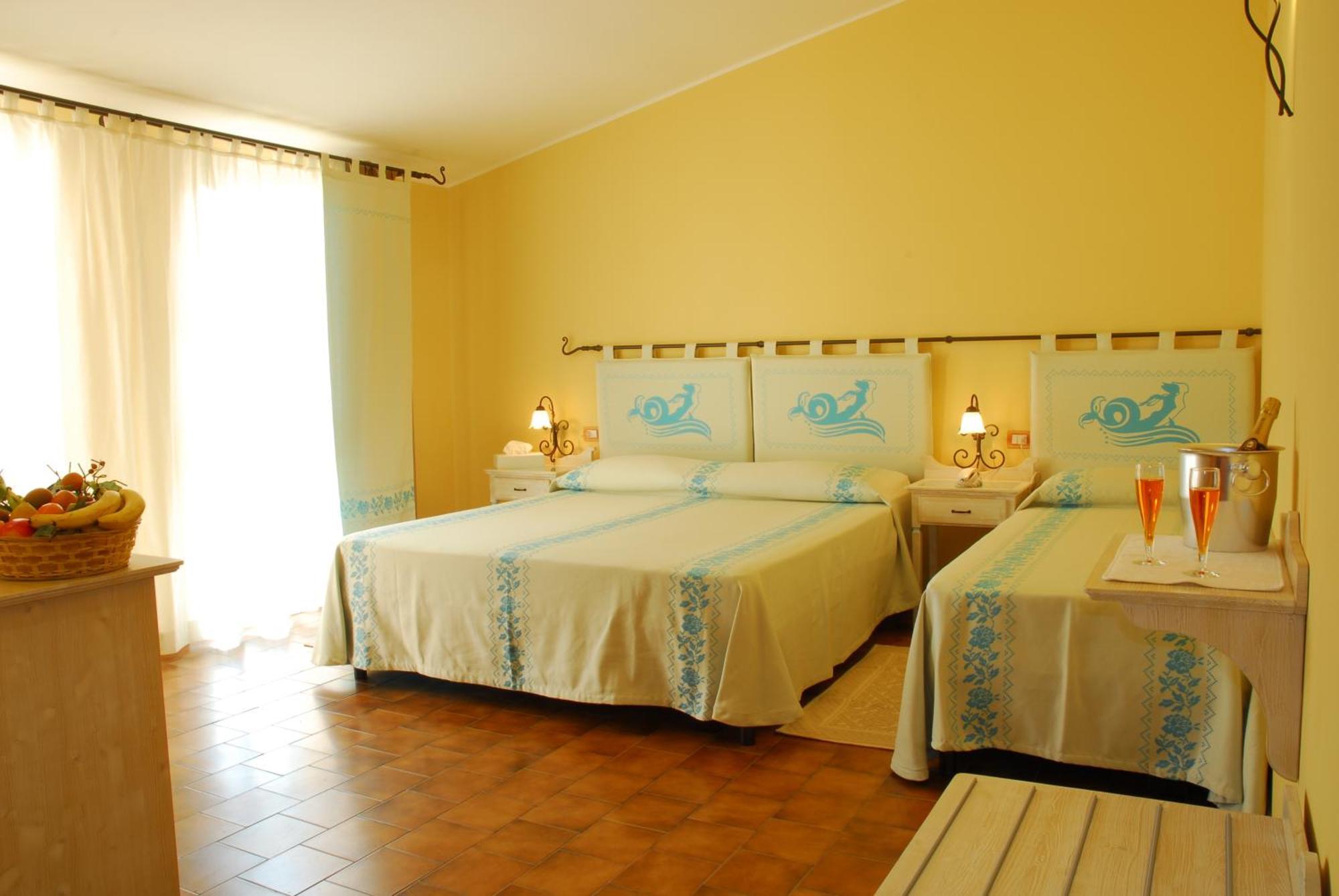 Le Nereidi Hotel & Residence Con Piscina-Tennis-Fitness-Parcheggio Coperto-Sala Conferenze La Maddalena  Szoba fotó