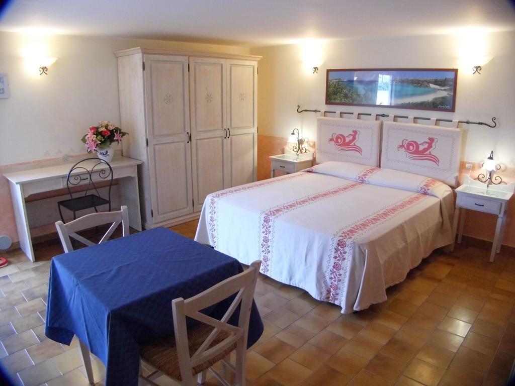 Le Nereidi Hotel & Residence Con Piscina-Tennis-Fitness-Parcheggio Coperto-Sala Conferenze La Maddalena  Kültér fotó