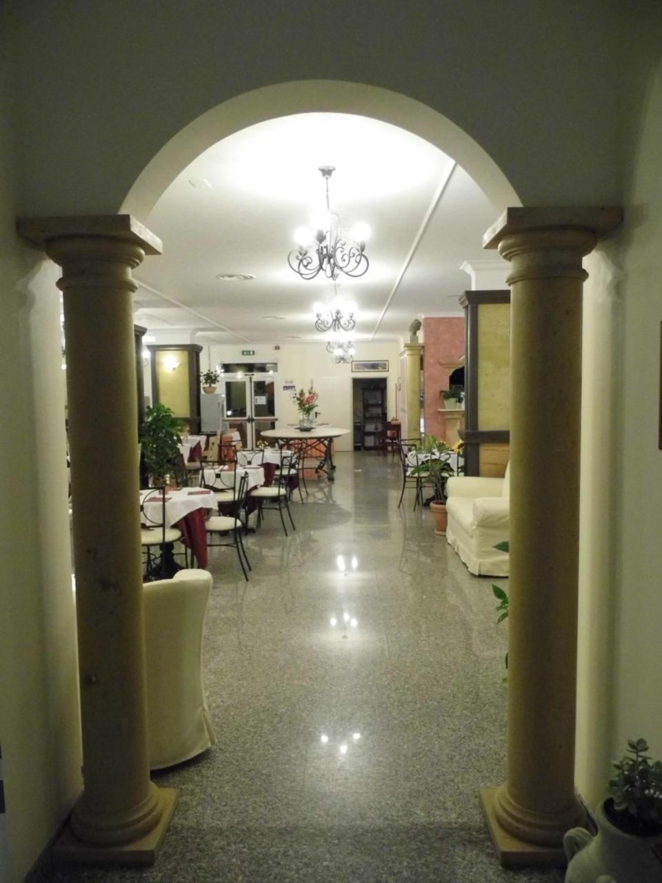 Le Nereidi Hotel & Residence Con Piscina-Tennis-Fitness-Parcheggio Coperto-Sala Conferenze La Maddalena  Kültér fotó